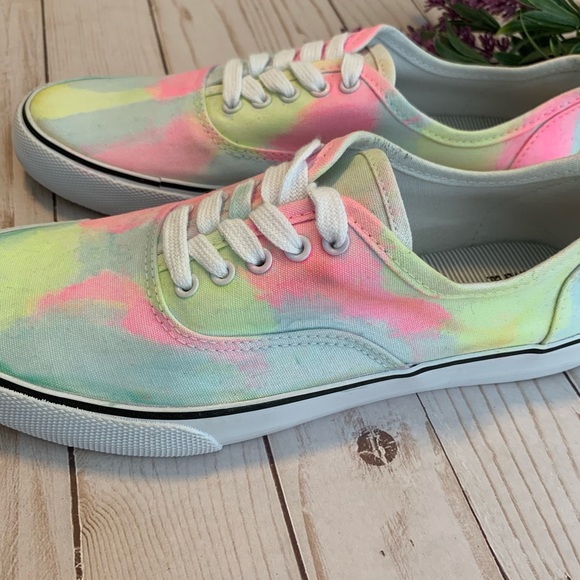 Tie Dye customized classic canvas sneaker 🌈 - Picture 6 of 9